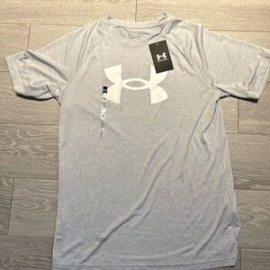 NWT Under Armour Youth XL T-shirt